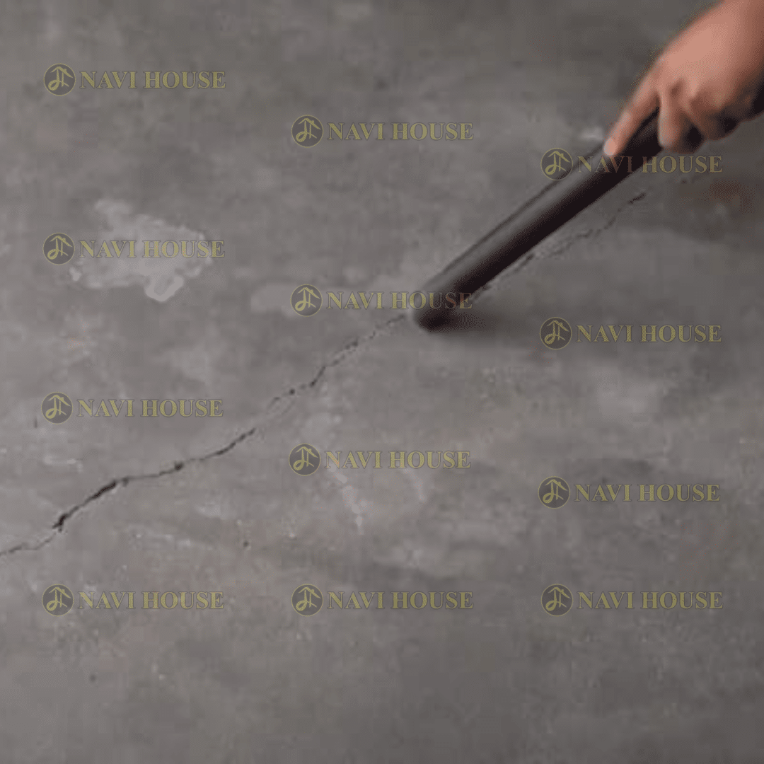 Cách xử lý nứt sàn bê tông bằng cách dùng keo Epoxy hoặc vữa gốc xi măng polymer hoặc bơm keo áp lực